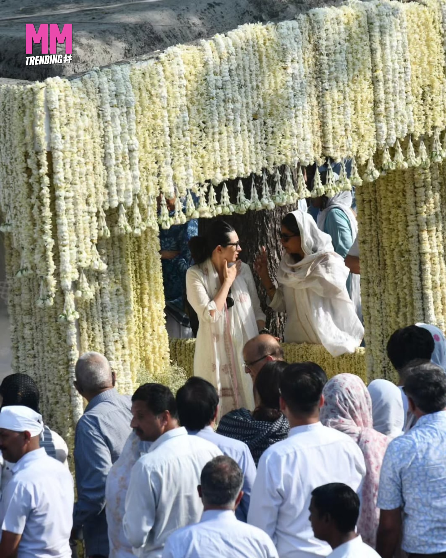 Karisma Kapoor returns to Mumbai with Samaira and Kiaan after ex-husband Sunjay Kapur’s funeral.