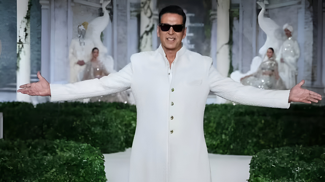 Akshay Kumar Back on Ramp after 12 Years at India Couture Week 2025