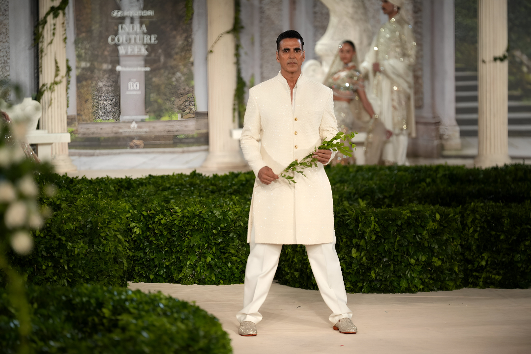 Akshay Kumar Back on Ramp after 12 Years at India Couture Week 2025