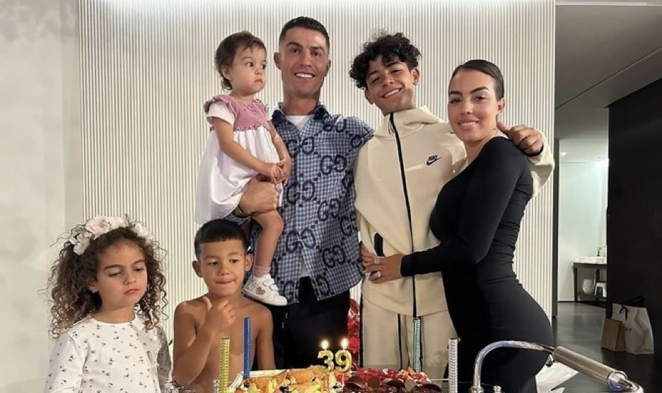 The majestic football player Cristiano Ronaldo has finally proposed to his nine-year-long girlfriend, Georgina Rodríguez.