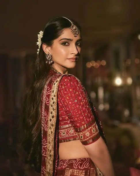 5 Bollywood Actresses Who Champion Handloom and Sustainable Fashion