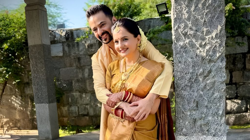 Giaa Manek Marries Varunn Jain in Bhuta Shuddhi Wedding at Isha