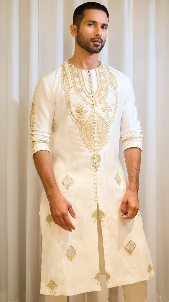 Ganapati 2025: 5 Stylish Men’s Looks ft. SRK & More