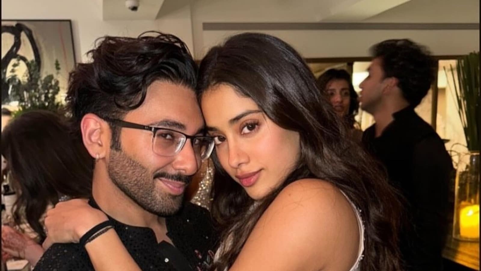 Janhvi Kapoor Talks Love, First Dates & Orry as ‘Fake Husband’