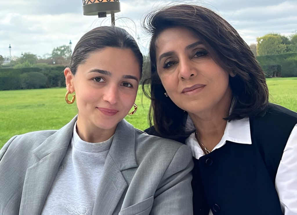 Alia Bhatt & Neetu Kapoor’s Ganesh Chaturthi Wins Hearts