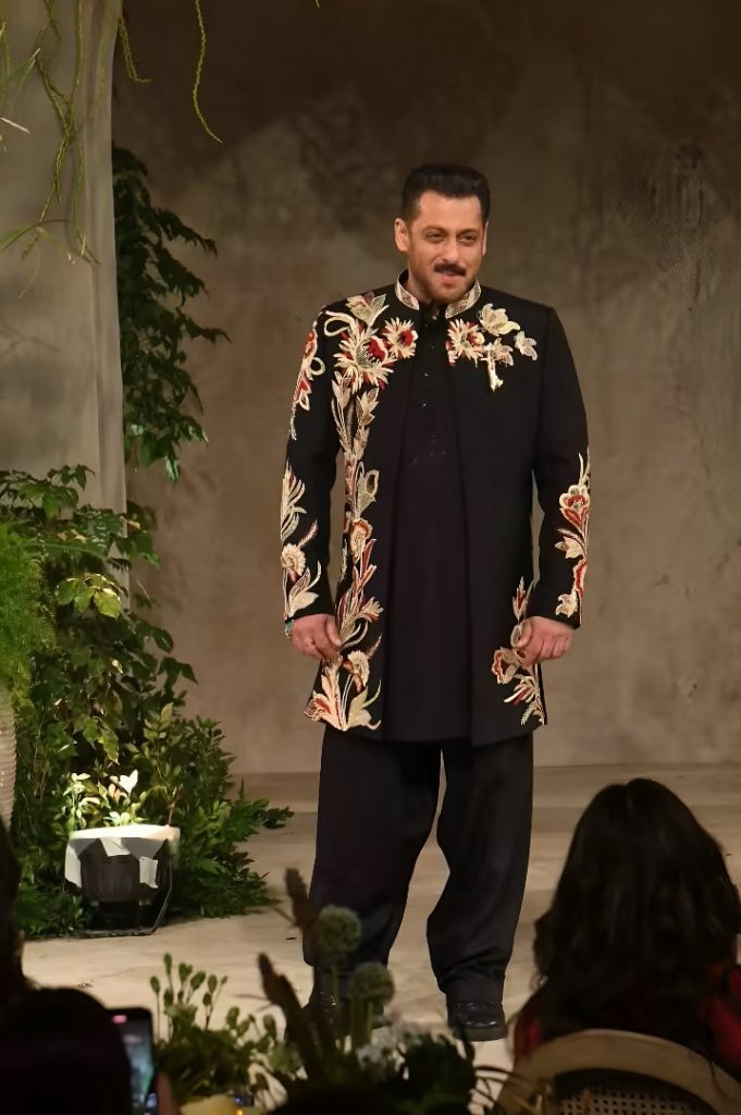Salman Khan Lights Up the Ramp for Vikram Phadnis’ 35 Years