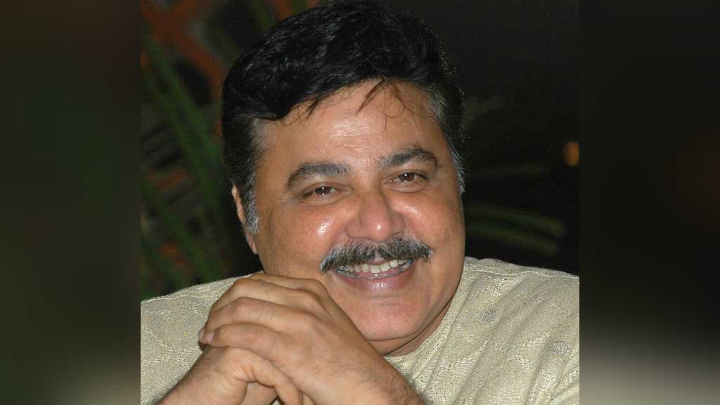 Bollywood Stars Pay Tribute to Satish Shah, 74