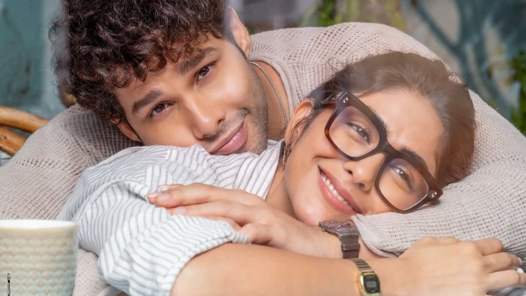 Mrunal Thakur and Siddhant Chaturvedi - Do Deewane Seher Mein
